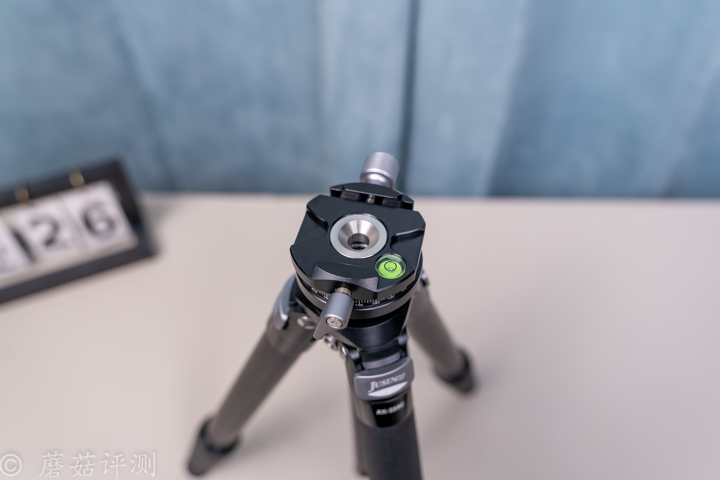 1673097623150400.jpg 16_20221226_佳鑫悅AX-255C優質碳纖維三腳架云臺套裝_微單單電數碼單反相機專業三角架.jpg