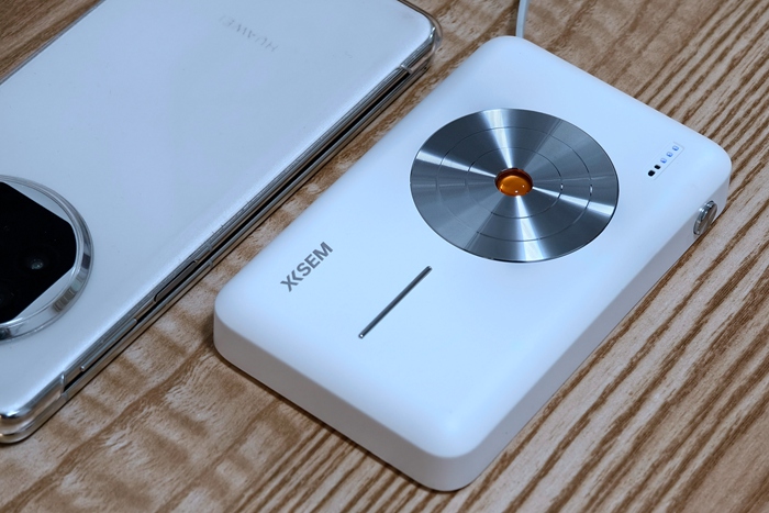 西圣PB磁吸無線充電寶：自帶線+無線充，出行必備！